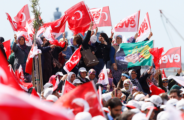 Lütfen, Artık Önümüze Bakalım!