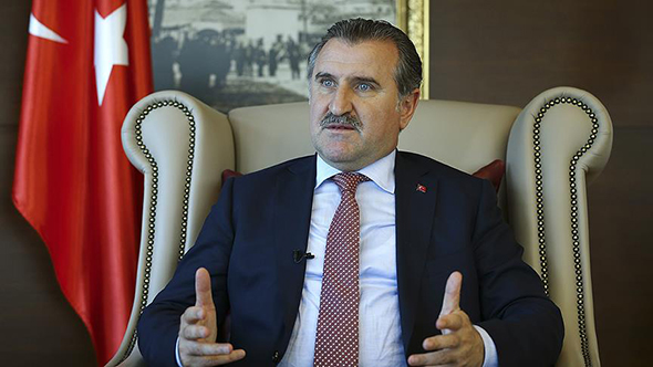 Gençliğin Başına Sporcu Bakan