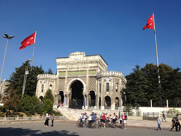 Harç Parası Bulamayan Gençlerden 6 Bin TL Burs Veren Üniversitelere