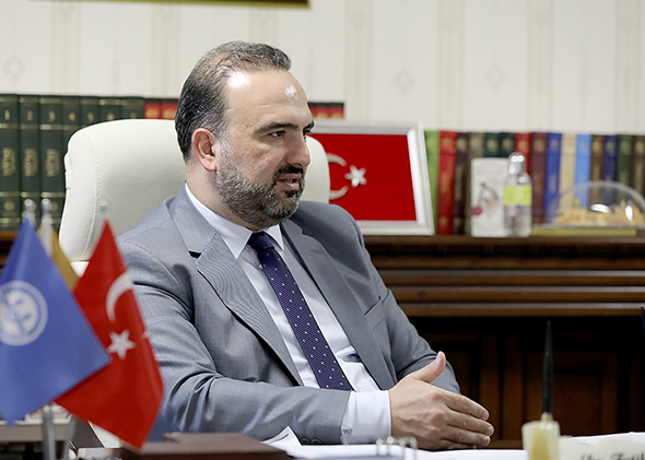 İstismar Tezgahlarına Karşı Uyanık Olmalıyız
