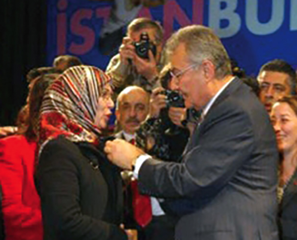 Tesettüre Girilecekse Onu da Biz Yaparız