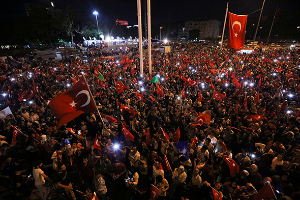 Darbecilere Susmadınız, GENÇ`siniz!