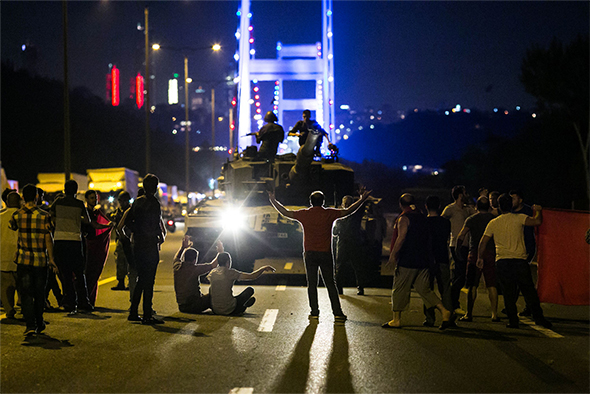 Tankın Önüne Yatan Kahraman