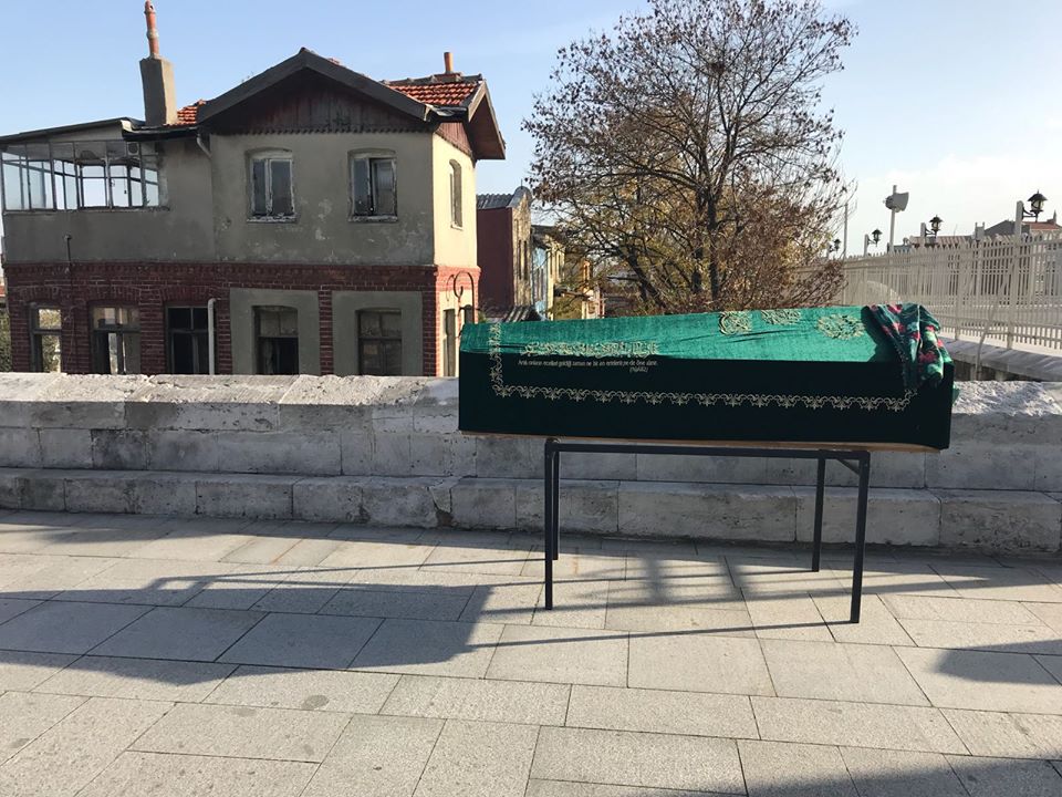 KURŞUN YEDİ, SOL YANINDAN...