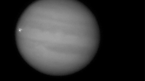 Jupiter`deki Parlamanın Sırrı Ne?