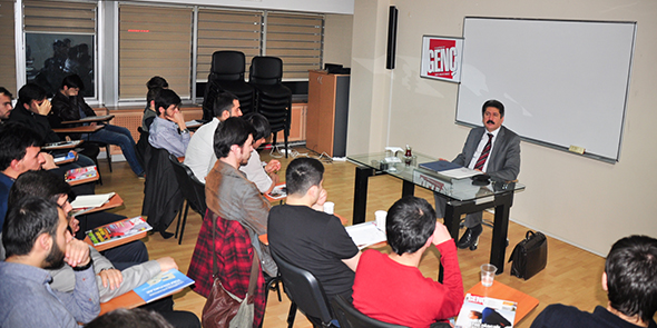 Fatih Andı: Âkif Kürsü Adamı Değil Meydan Adamıdır!